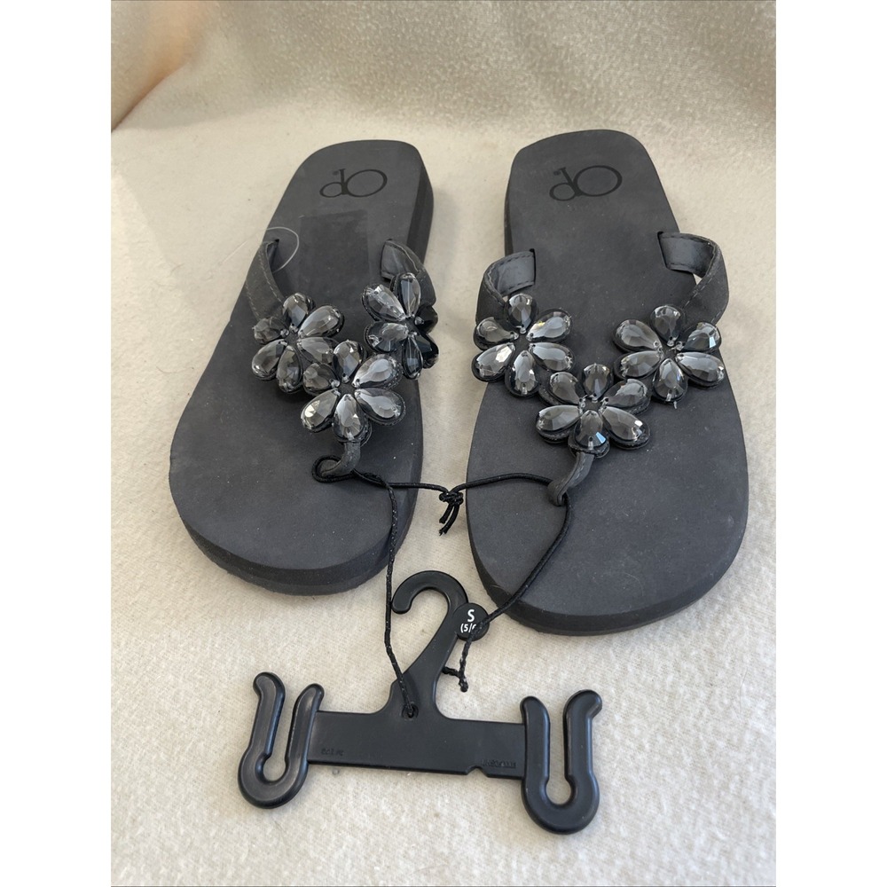 OP Ocean Pacific Black Rhinestone Flower  Flip Flops Sandal Women Small 5-6